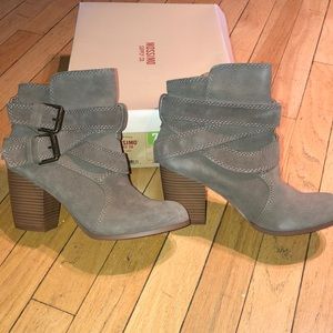 Suede booties 7 1/2 beige suede pull on stack heel boot